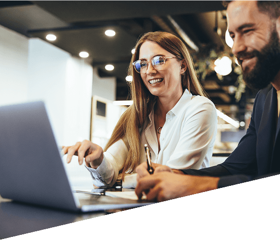 dos personas trabajando en SOFFID