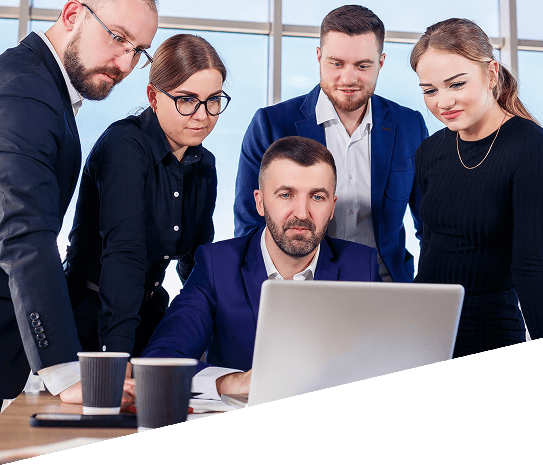 5 personas trabajando en las Soluciones Soffid para Telco & Media
